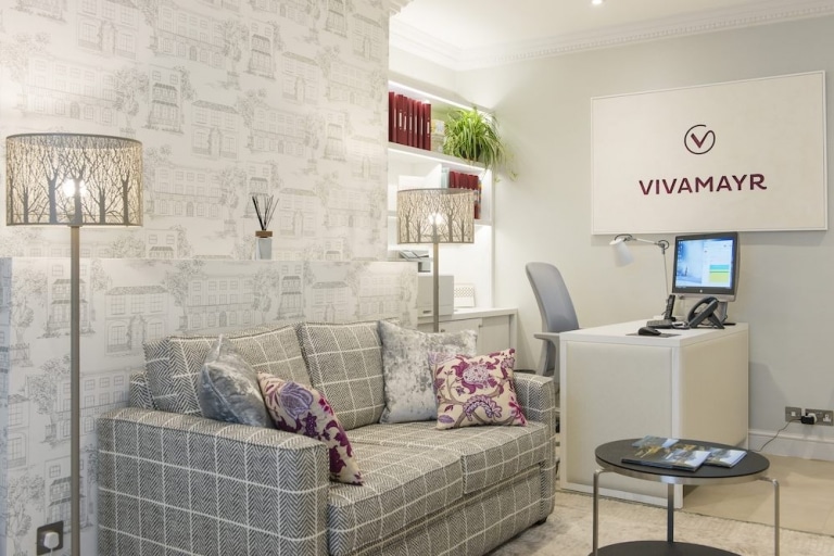 VIVAMAYR Day Clinic in London located in the heart of Mayfair with comfortable waiting area and front desk